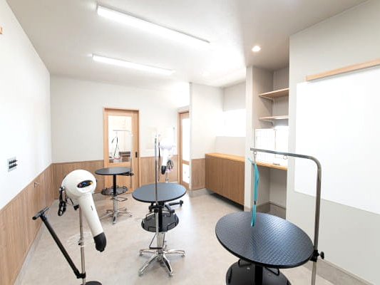 care salon f&.dog 店内のトリミングルーム